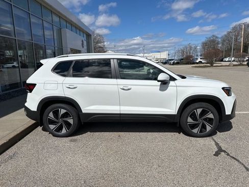 New 2026 Volkswagen Taos SE AWD/4WD image 8