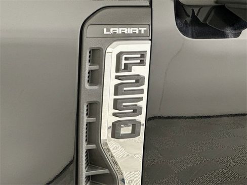 Used 2024 Ford F250 Lariat w/ Chrome Package image 27