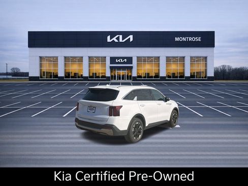 Certified 2024 Kia Sorento S FWD image 4