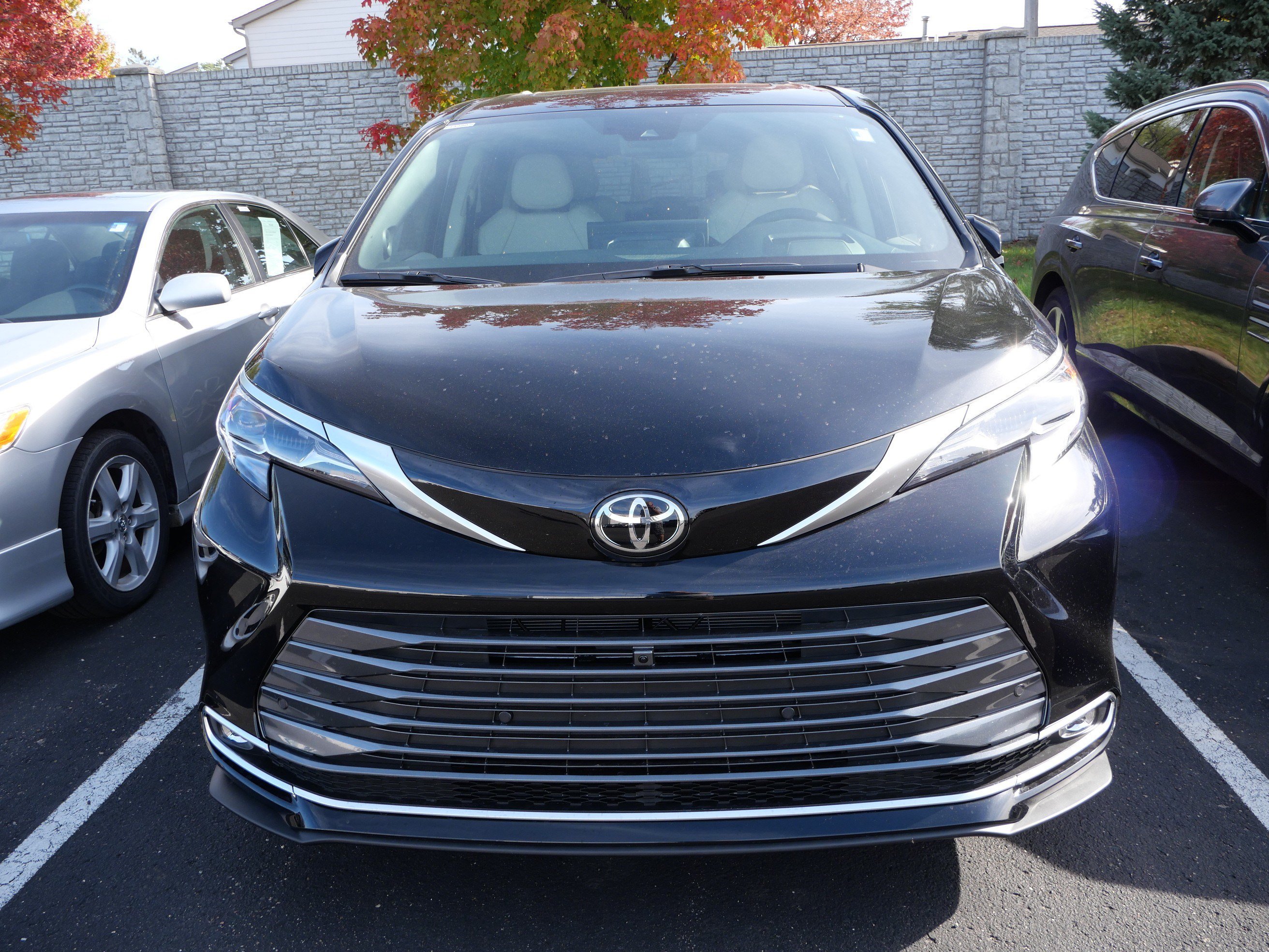 Used 2026 Toyota Sienna Platinum AWD/4WD image 2