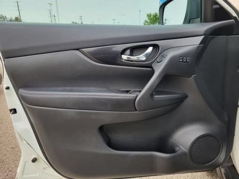 Used 2018 Nissan Rogue SL w/ Premium Package AWD/4WD image 16