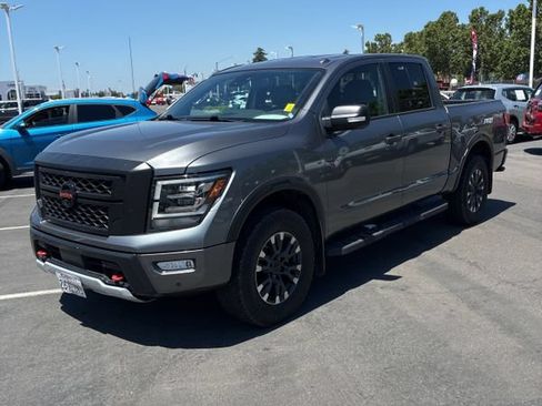 Used 2021 Nissan Titan PRO-4X w/ Pro-4x Convenience Package AWD/4WD image 1