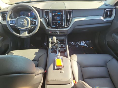 Certified 2025 Volvo XC60 B5 Plus image 18