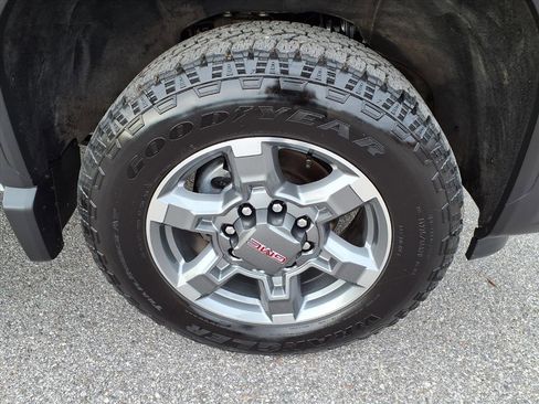 Used 2025 GMC Sierra 2500 SLT w/ SLT Convenience Package image 9