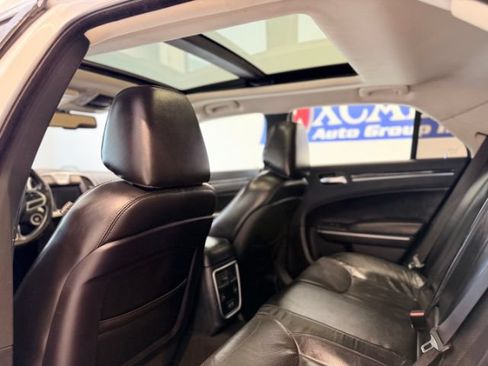 Used 2020 Chrysler 300 Limited AWD/4WD image 43