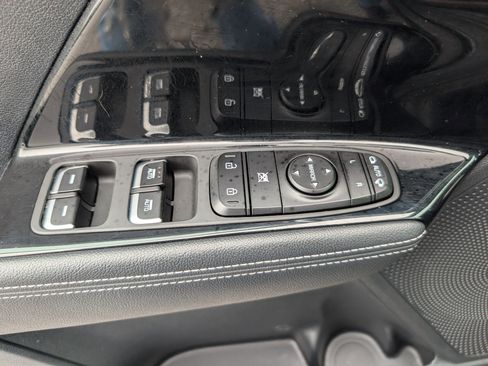 Used 2022 Kia Niro EX w/ Cold Weather Package FWD image 17