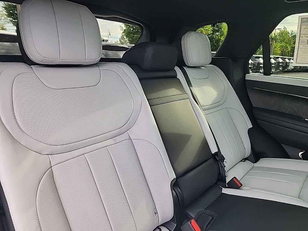 New 2026 Land Rover Range Rover Sport Dynamic SE AWD/4WD image 18
