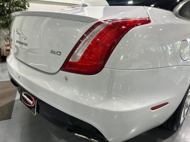 Used 2016 Jaguar XJ R-Sport RWD image 35