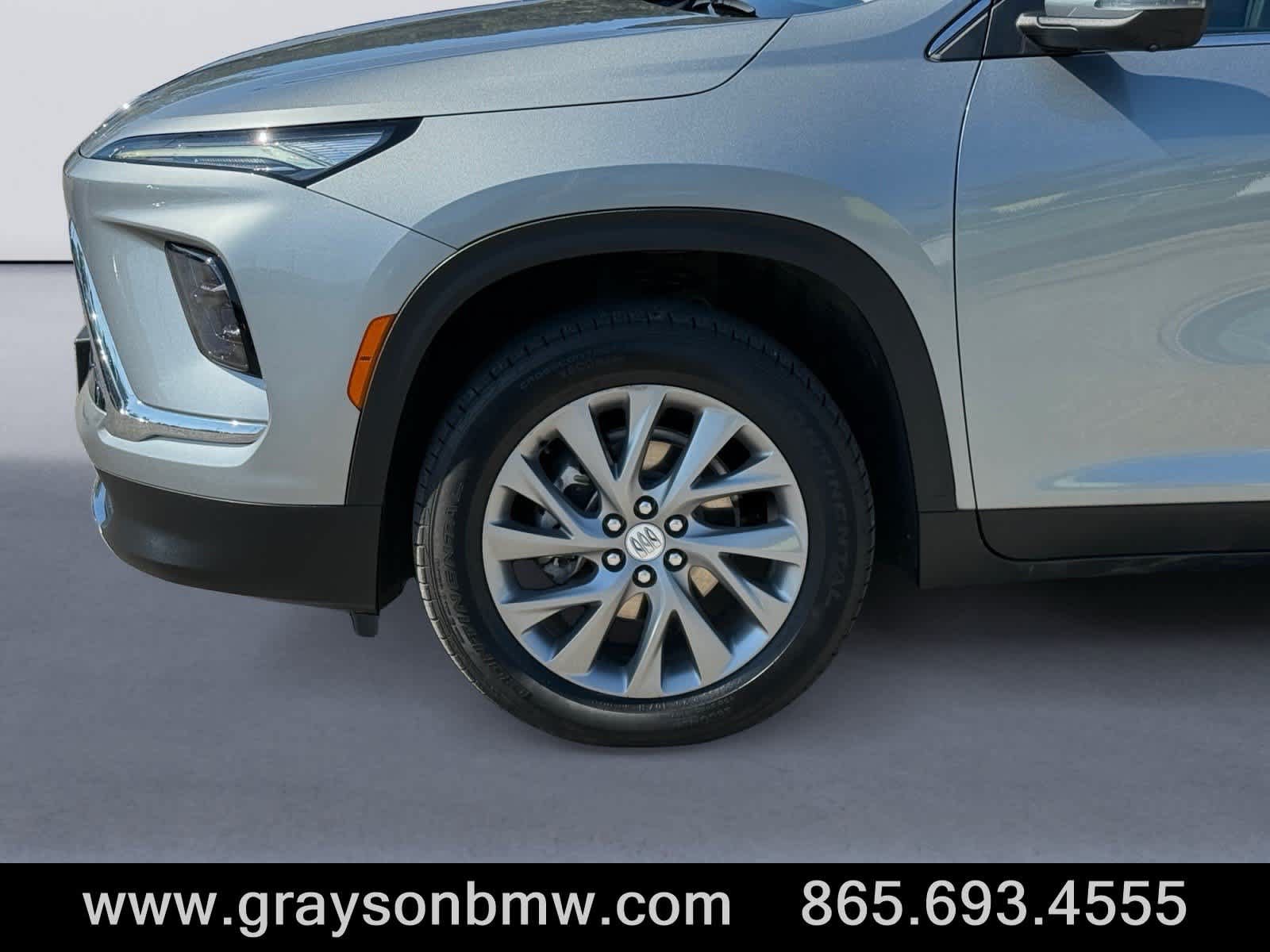 Used 2025 Buick Enclave Preferred AWD/4WD image 11