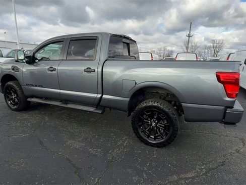 Used 2019 Nissan Titan SL w/ Midnight Edition image 6