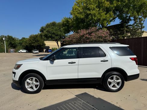 Used 2018 Ford Explorer 4WD w/ Class II Trailer Tow Package image 4