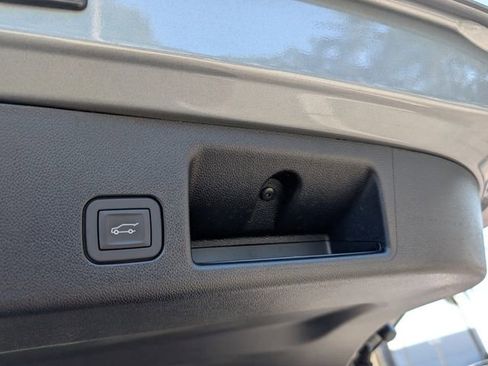 Used 2025 Chevrolet Equinox EV RS image 13