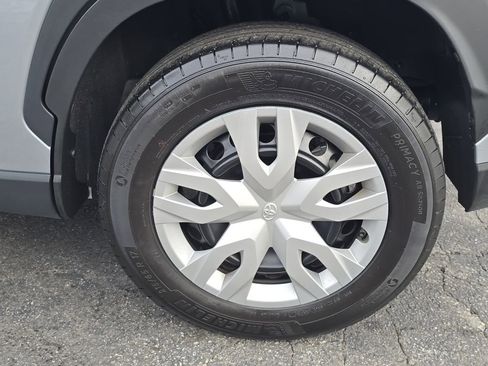 Used 2024 Toyota Corolla Cross L image 9