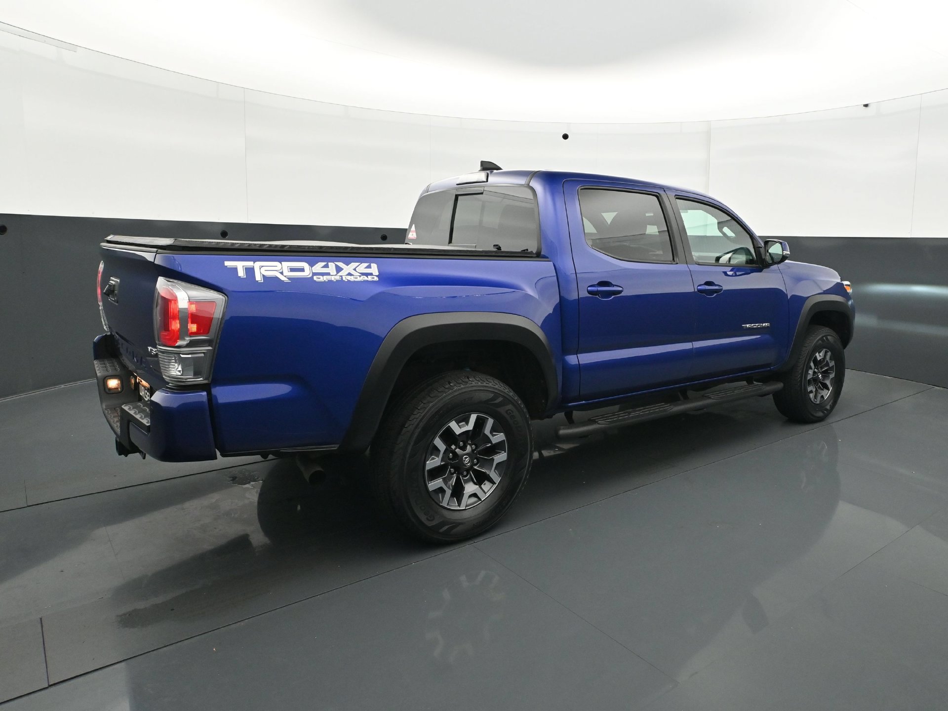 Used 2022 Toyota Tacoma TRD Off-Road w/ TRD Premium Off Road Package AWD/4WD image 7