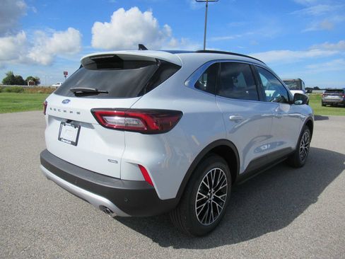 New 2026 Ford Escape SE FWD image 5