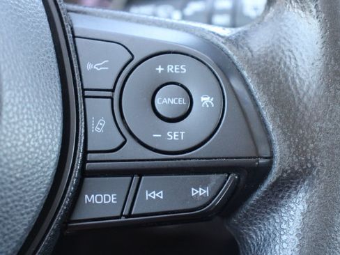 Used 2019 Toyota RAV4 XLE w/ Convenience Package FWD image 25