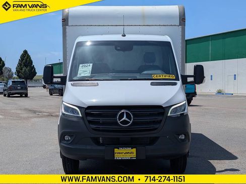 Used 2024 Mercedes-Benz Sprinter 4500 image 2