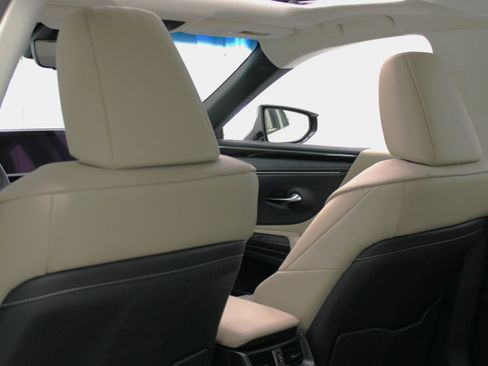 Used 2019 Lexus ES 300h Luxury image 37