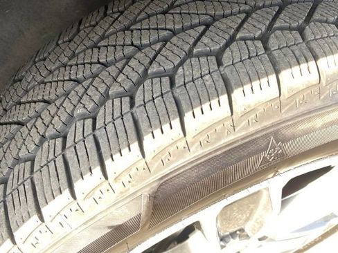 Certified 2019 GMC Acadia Denali w/ Technology Package image 26