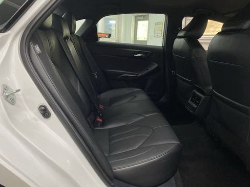 Used 2022 Toyota Avalon XLE image 18