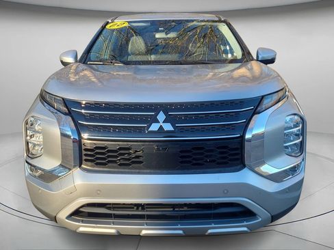 Used 2022 Mitsubishi Outlander SE image 3