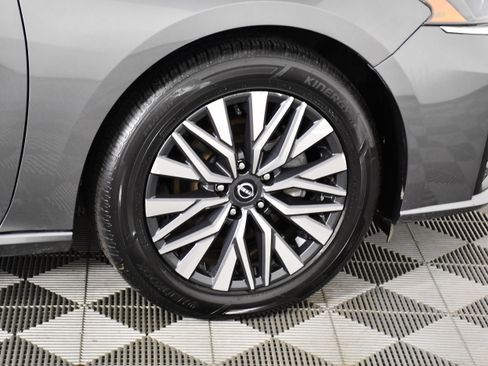 Used 2024 Nissan Altima 2.5 SV FWD image 48