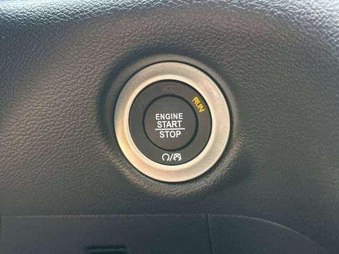 New 2027 Chrysler Pacifica Select AWD/4WD image 26