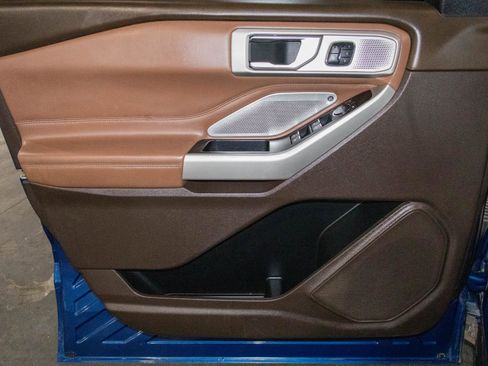 Used 2021 Ford Explorer King Ranch w/ Premium Technology Package image 11