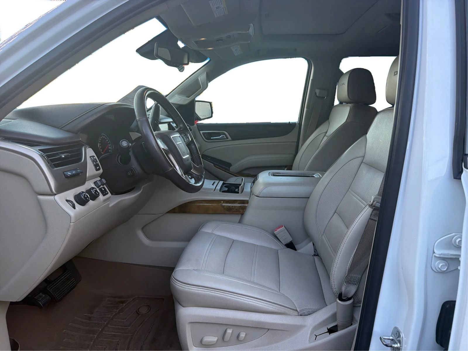 Used 2017 GMC Yukon Denali w/ Open Road Package AWD/4WD image 9