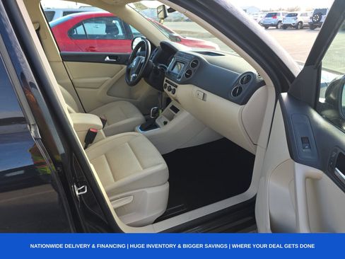 Used 2016 Volkswagen Tiguan S image 11