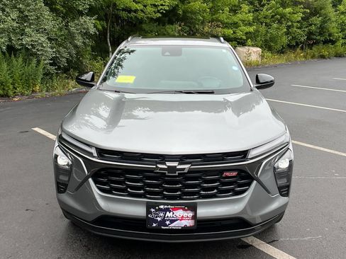 Used 2024 Chevrolet Trax RS w/ Sunroof Package FWD image 8