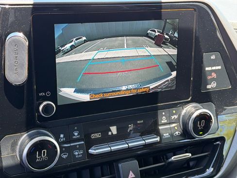 Used 2023 Toyota Highlander LE AWD/4WD image 16