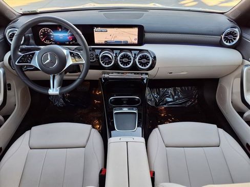 Used 2025 Mercedes-Benz CLA 250 image 4