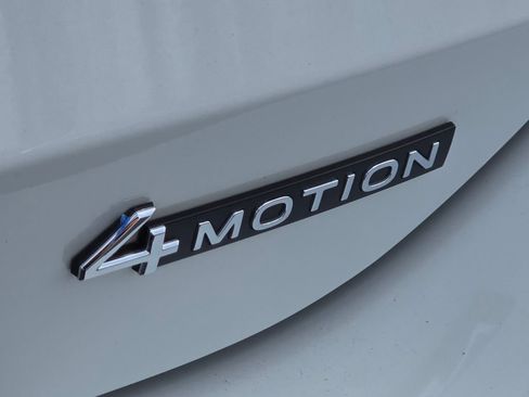 Certified 2025 Volkswagen Tiguan SE R-Line AWD/4WD image 16