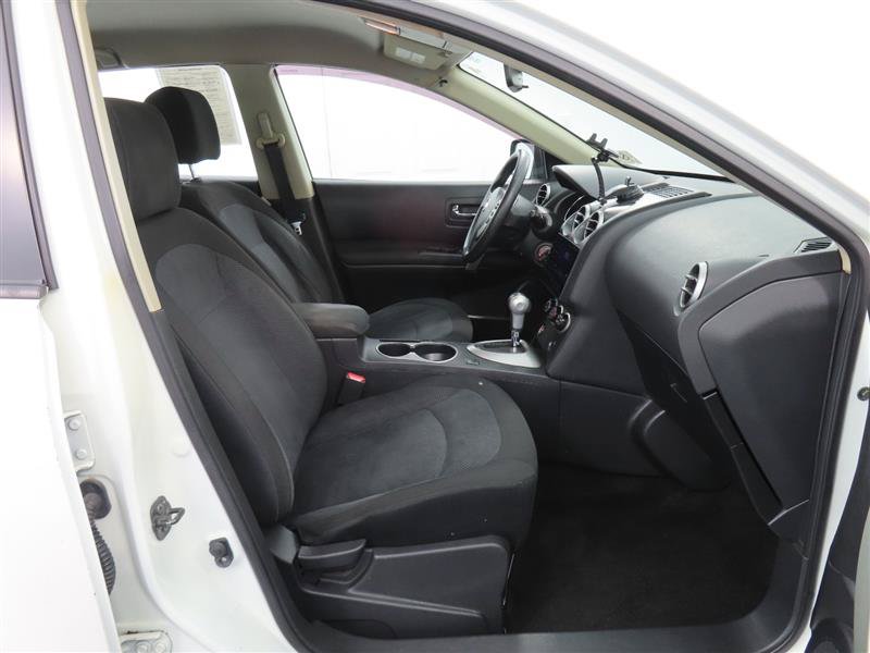 Used 2013 Nissan Rogue S FWD image 25
