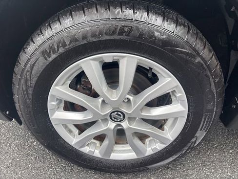 Used 2018 Nissan Rogue SV image 19