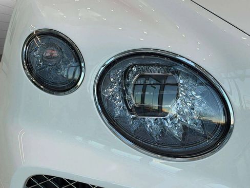 New 2025 Bentley Bentayga V8 image 9