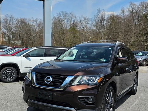 Used 2020 Nissan Pathfinder Platinum image 2