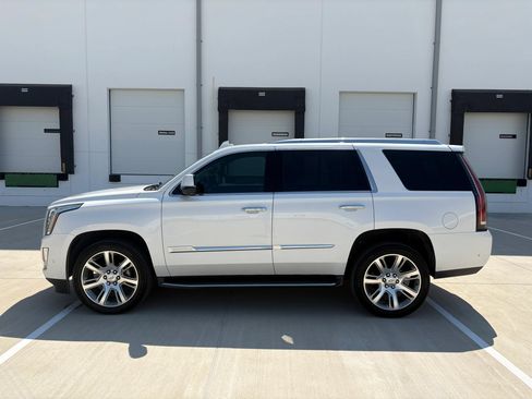 Used 2017 Cadillac Escalade Luxury RWD image 6