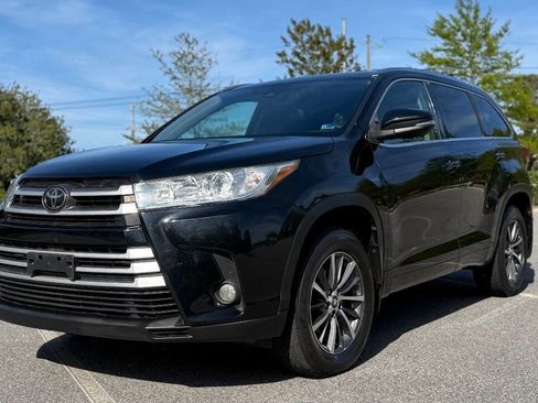 Used 2018 Toyota Highlander XLE AWD/4WD image 14