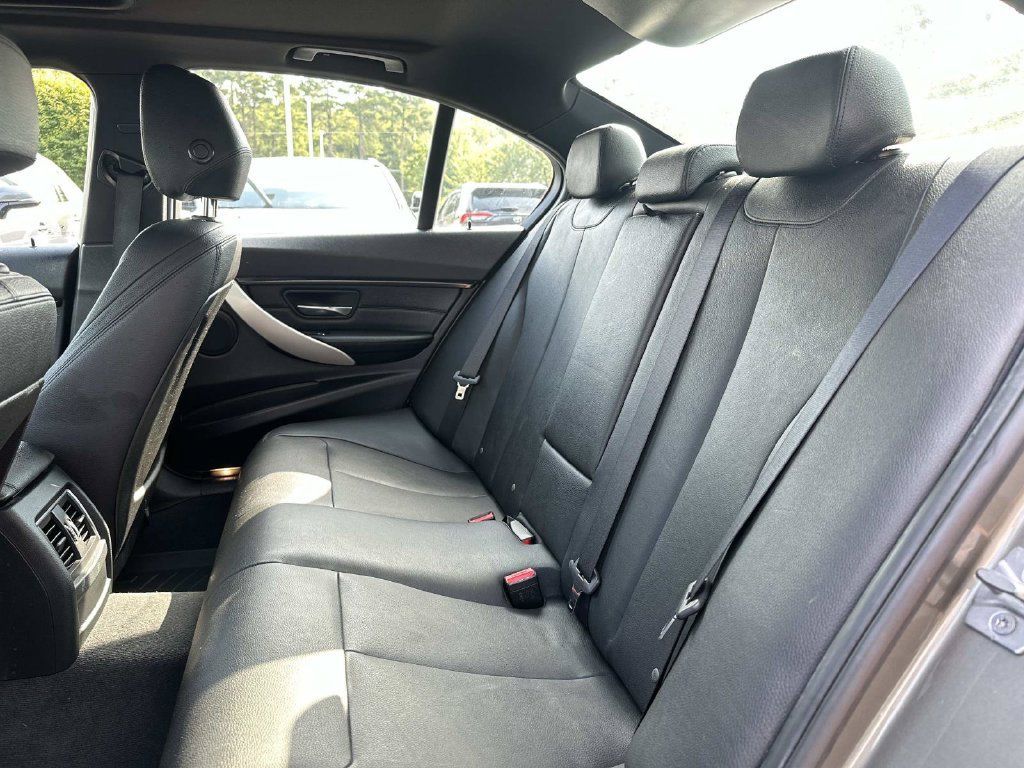 Used 2017 BMW 320i Sedan RWD image 21