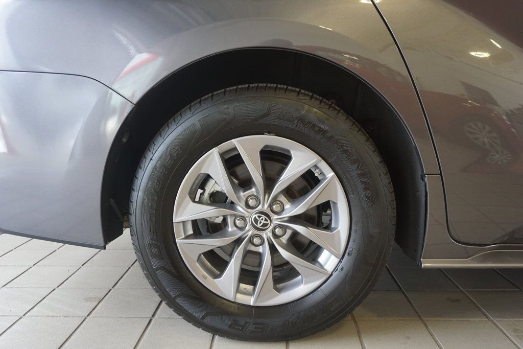 Certified 2021 Toyota Sienna LE FWD image 31