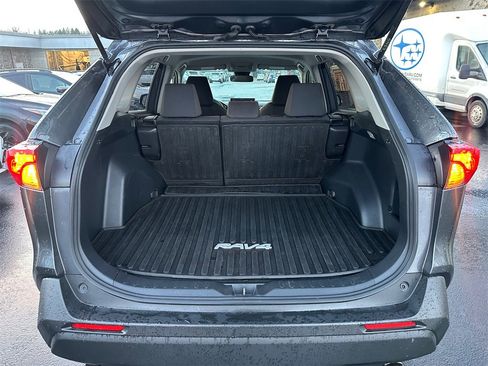 Used 2019 Toyota RAV4 LE image 19