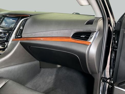 Used 2017 Cadillac Escalade Luxury AWD/4WD image 16