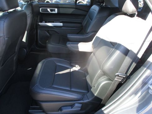 Used 2024 Ford Explorer XLT w/ Equipment Group 202A image 7