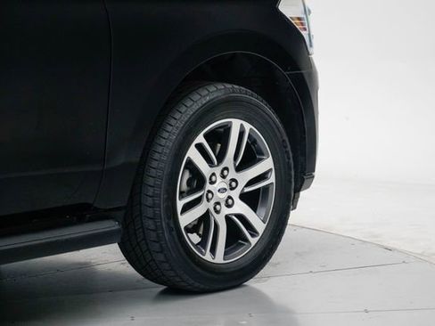 Used 2024 Ford Expedition Limited AWD/4WD image 7