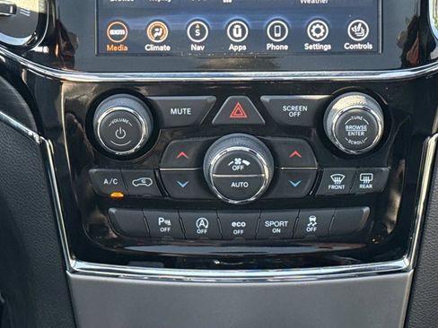 Used 2020 Jeep Grand Cherokee Limited w/ Luxury Group II AWD/4WD image 16