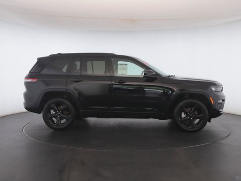 Used 2024 Jeep Grand Cherokee Limited w/ Black Appearance Package AWD/4WD image 22