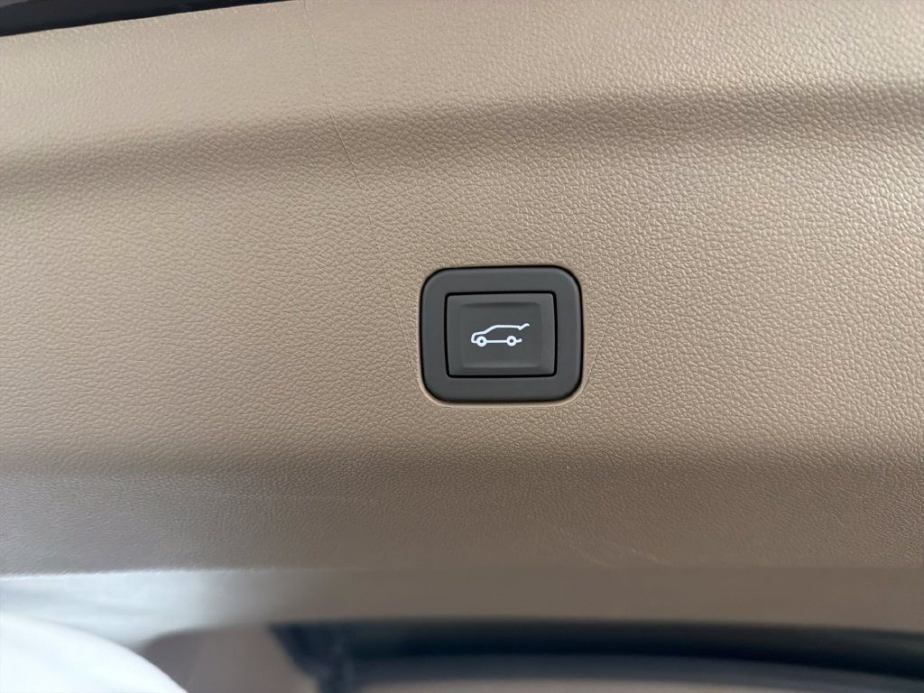 New 2026 GMC Yukon Denali w/ Denali Reserve Package RWD image 9