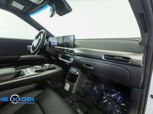 Used 2025 Genesis GV60 Advanced AWD/4WD image 45